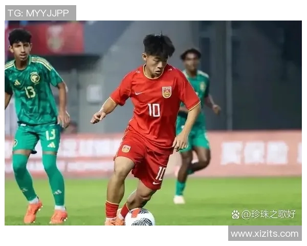 中国最帅足球球星的风采与魅力 展现球场外的独特魅力与自信